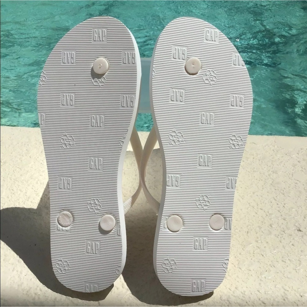 Gap Rainbow Heart Women Flip Flops SZ 10 White Beach Cruise Vacay Sandals NEW - Picture 5 of 12